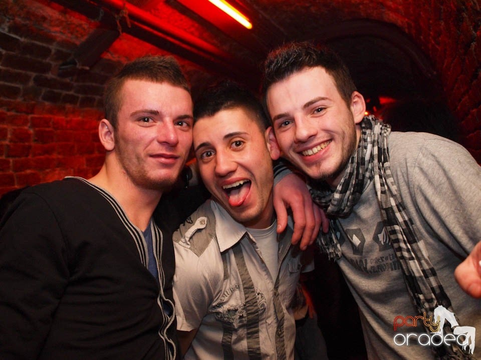 Friday Night Fever în Club Escape, 