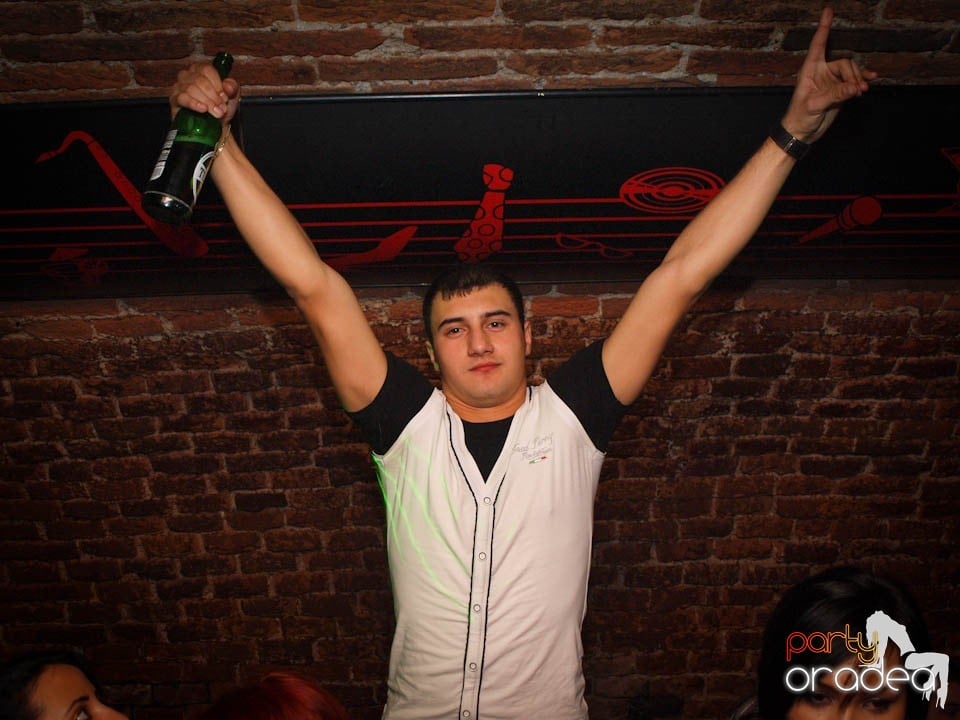 Friday Night Fever în Club Escape, 