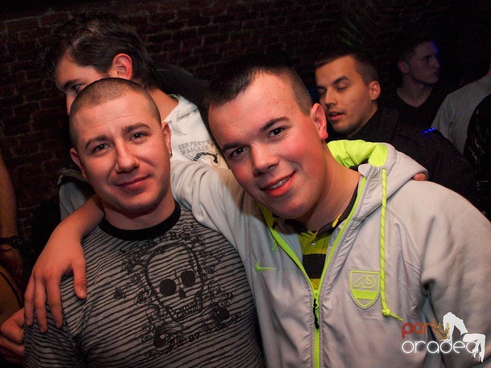 Friday Night Fever în Club Escape, 