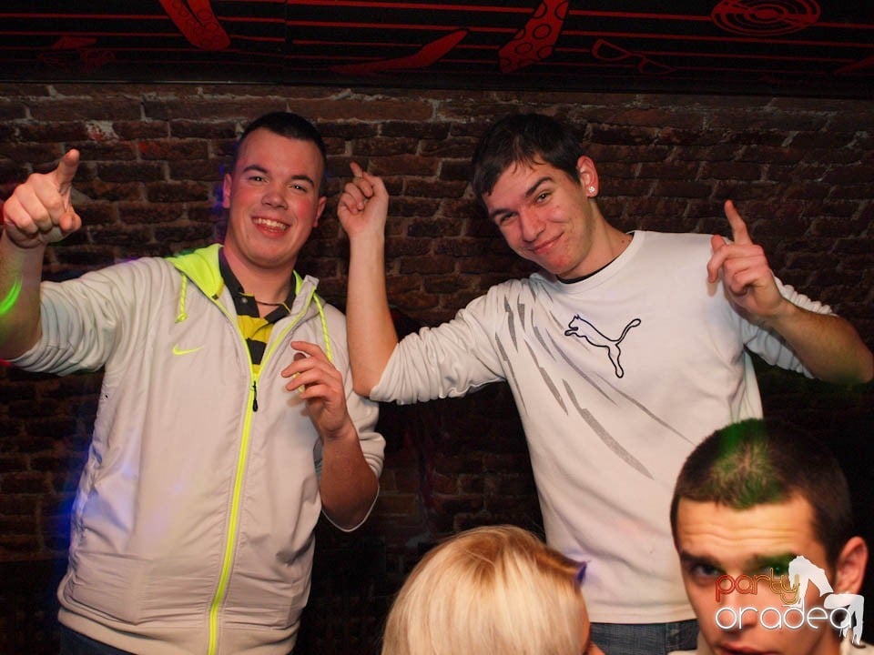 Friday Night Fever în Club Escape, 