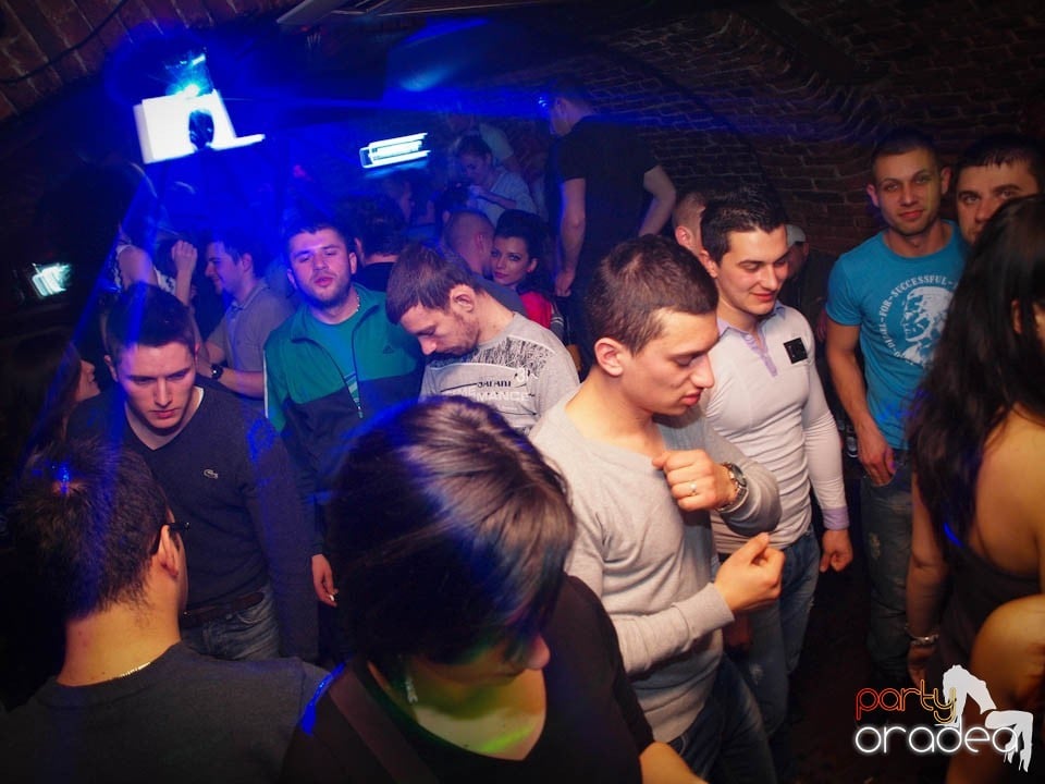 Friday Night Fever în Club Escape, 