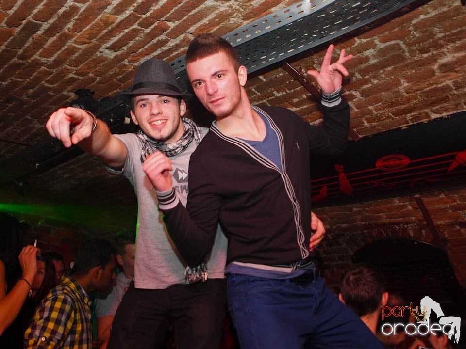 Friday Night Fever în Club Escape, 