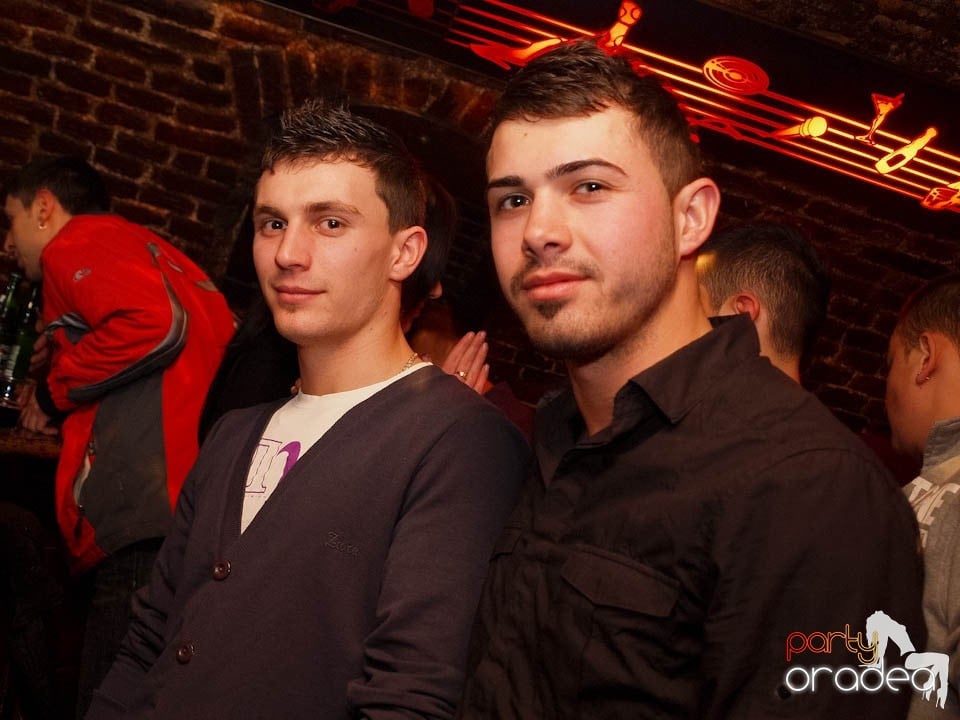 Friday Night Fever în Club Escape, 