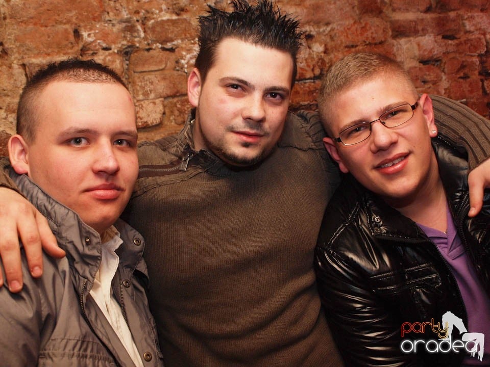 Friday Night Fever în Club Escape, 