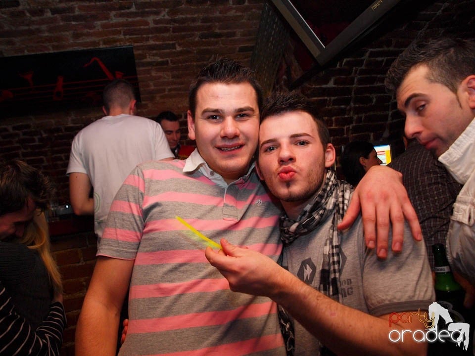 Friday Night Fever în Club Escape, 