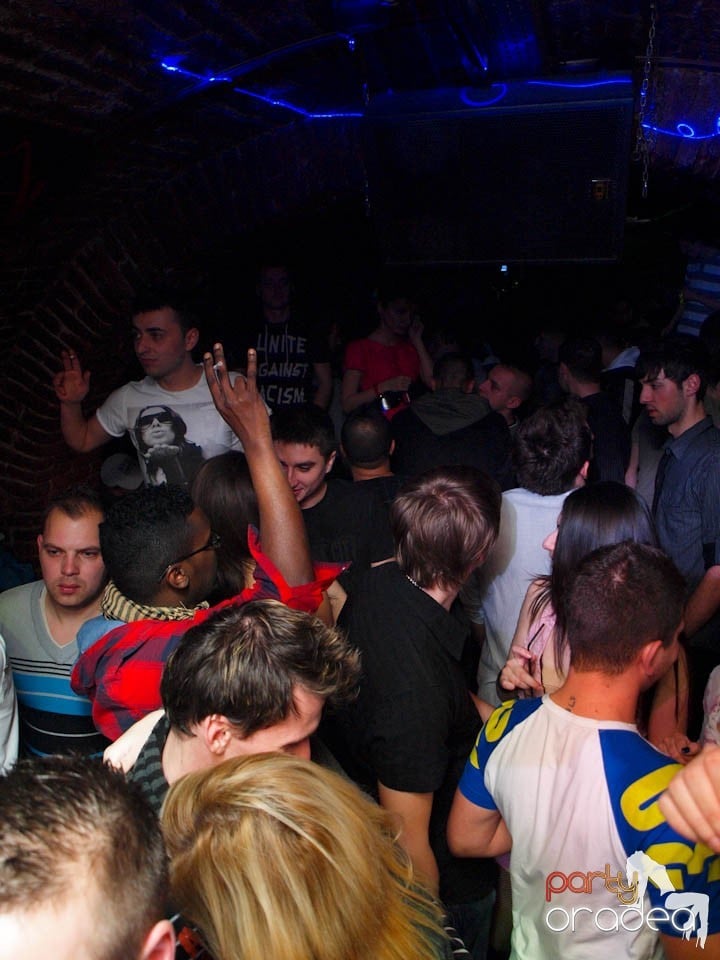 Friday Night Fever în Club Escape, 