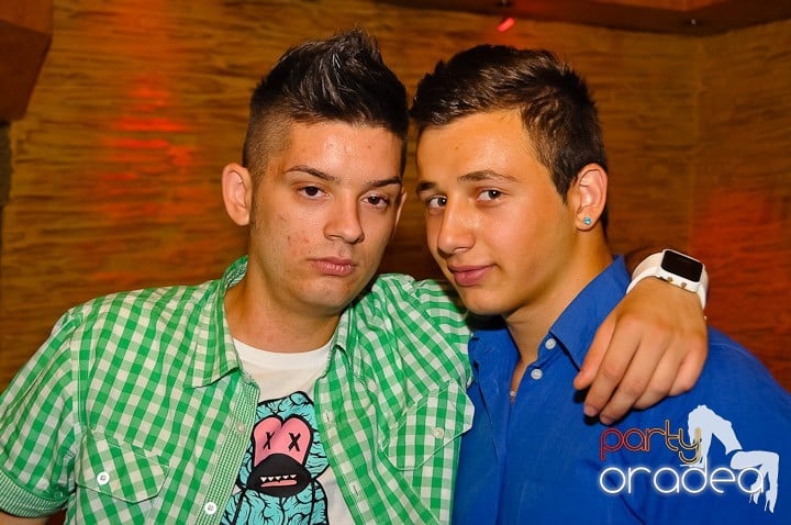 Friday Night Fever în Downtown, 