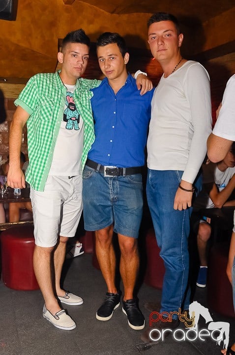 Friday Night Fever în Downtown, 