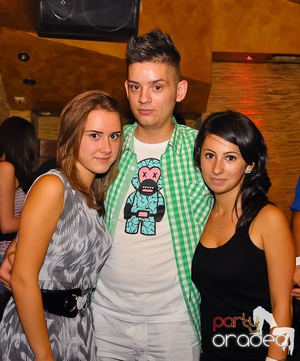 Friday Night Fever în Downtown, 