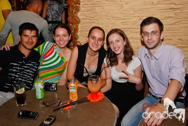 Friday Night Fever în Downtown, 