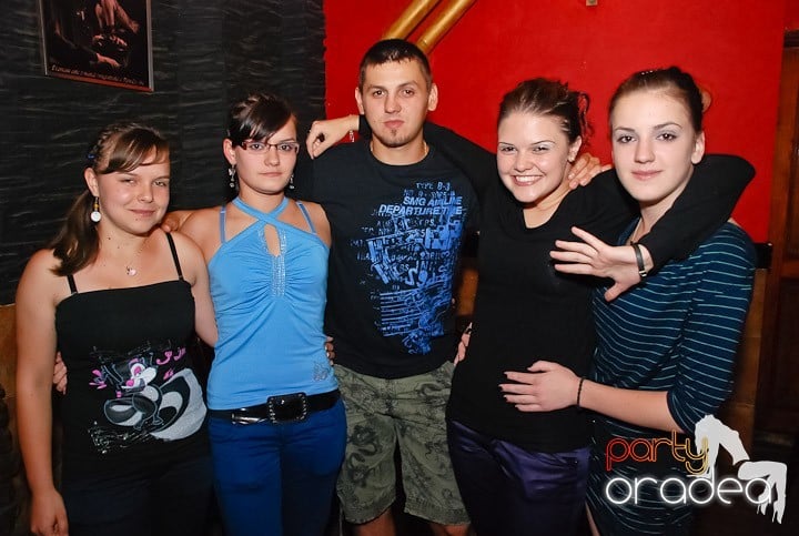 Friday Night Fever în Downtown, 