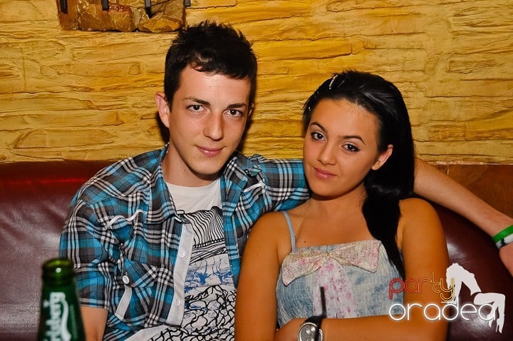 Friday Night Fever în Downtown, 