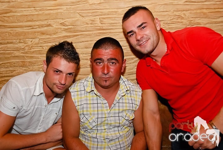 Friday Night Fever în Downtown, 