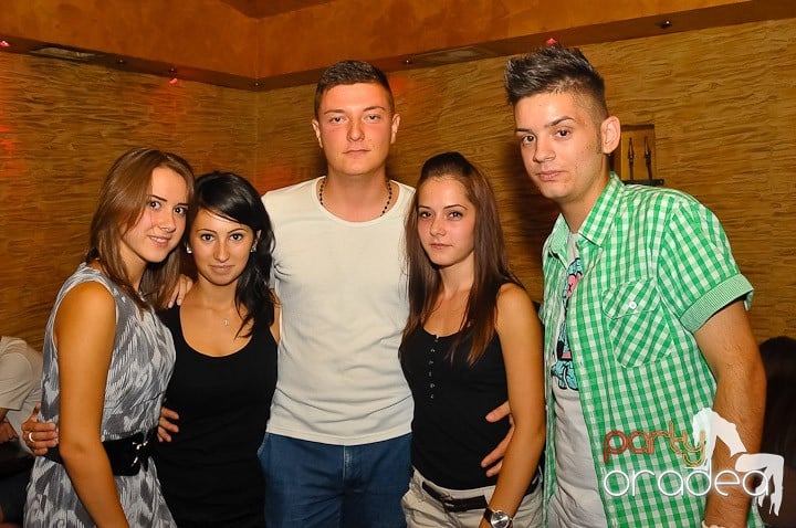 Friday Night Fever în Downtown, 