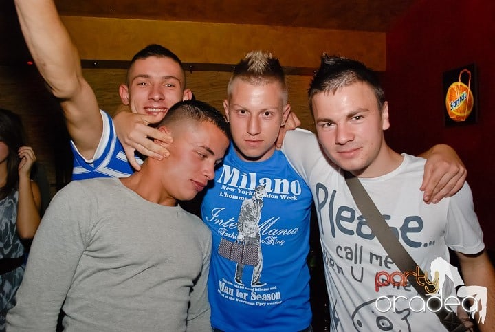 Friday Night Fever în Downtown, 