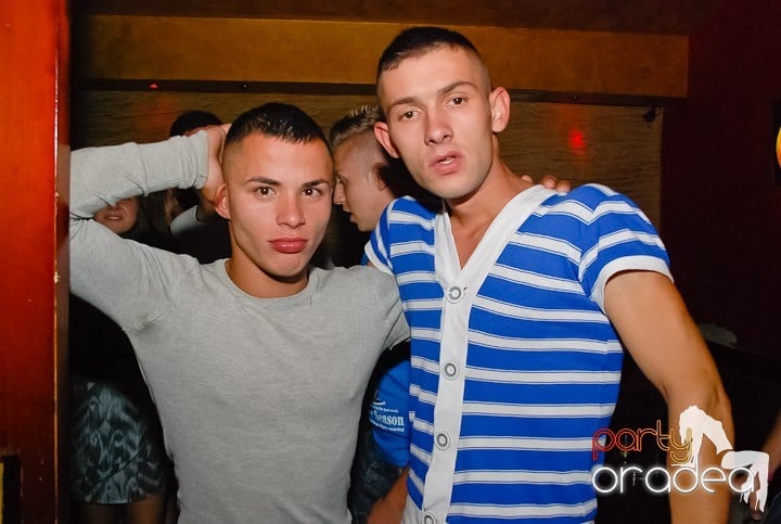 Friday Night Fever în Downtown, 