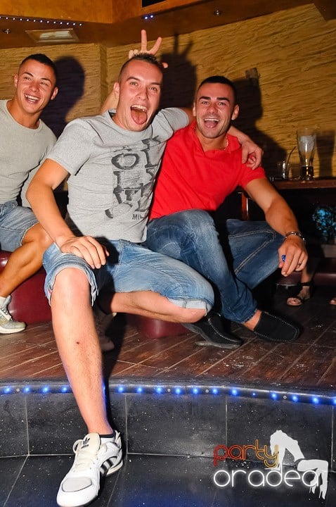 Friday Night Fever în Downtown, 