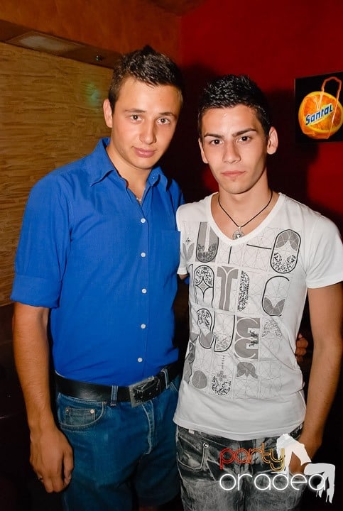 Friday Night Fever în Downtown, 