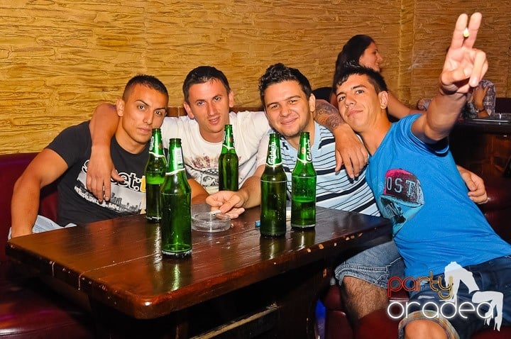 Friday Night Fever în Downtown, 