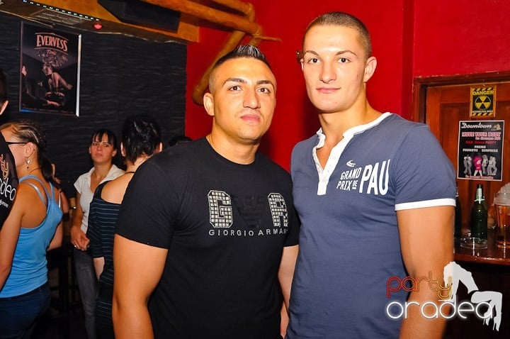 Friday Night Fever în Downtown, 