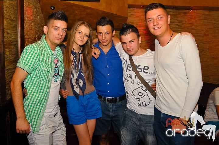 Friday Night Fever în Downtown, 