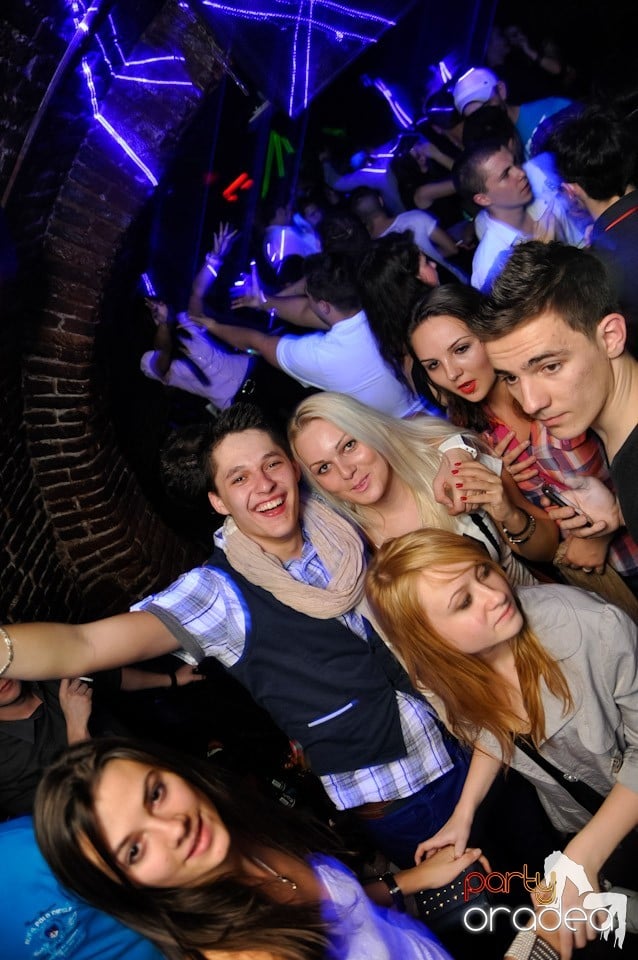 Friday Night Fever în Escape, 