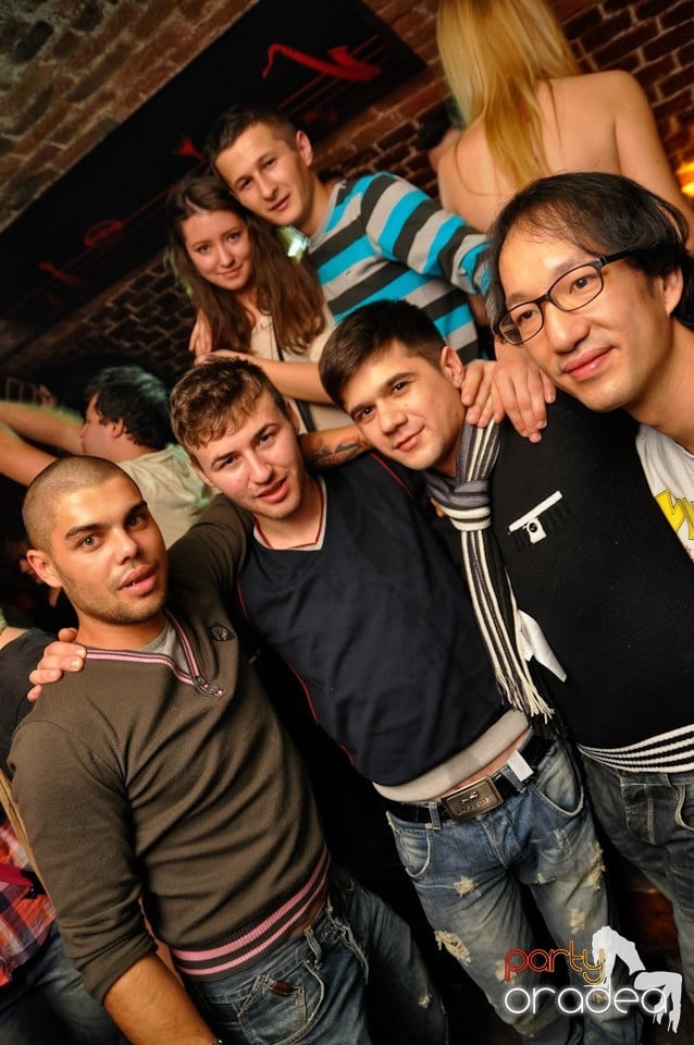 Friday Night Fever în Escape, 