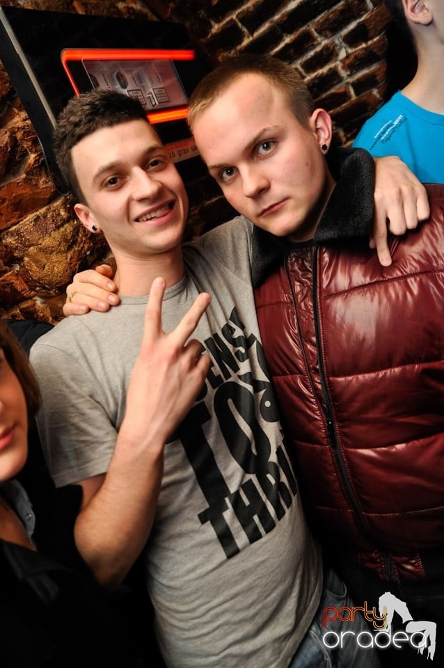 Friday Night Fever în Escape, 