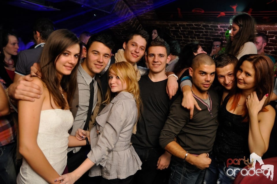 Friday Night Fever în Escape, 