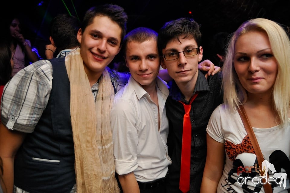 Friday Night Fever în Escape, 