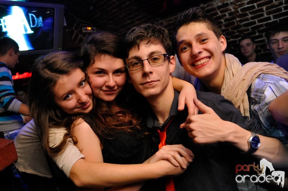 Friday Night Fever în Escape, 