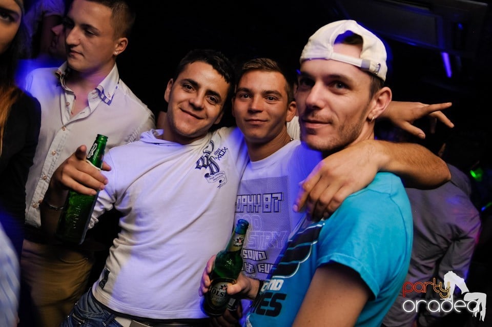 Friday Night Fever în Escape, 