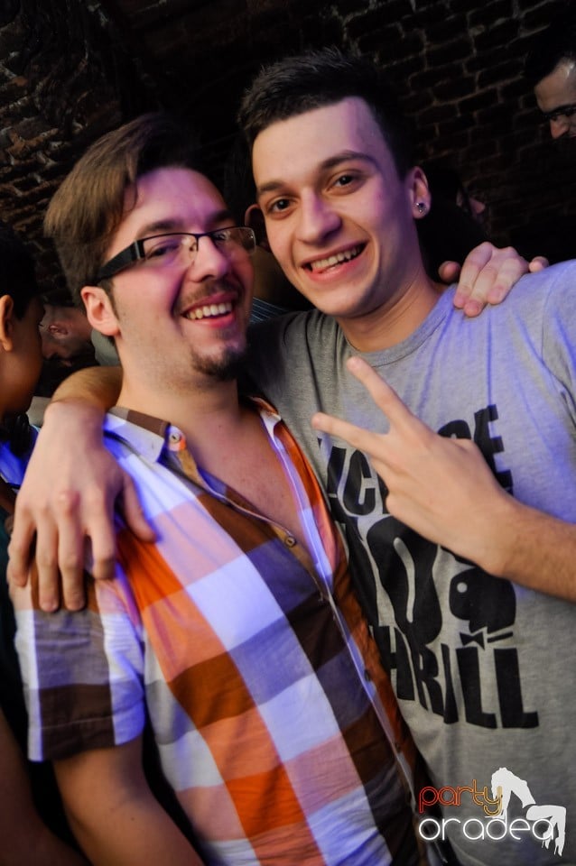 Friday Night Fever în Escape, 