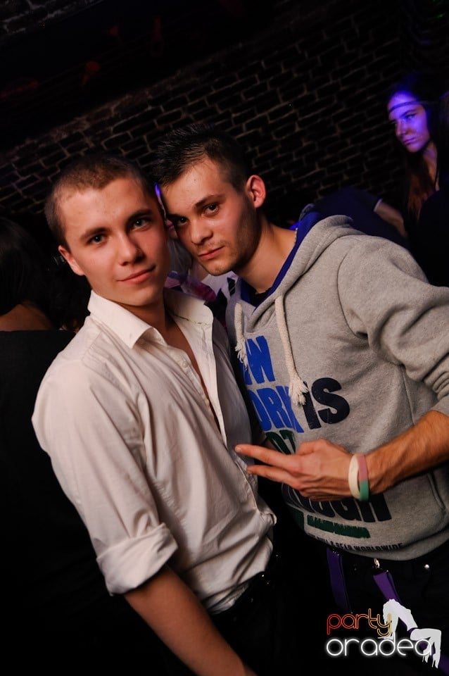 Friday Night Fever în Escape, 