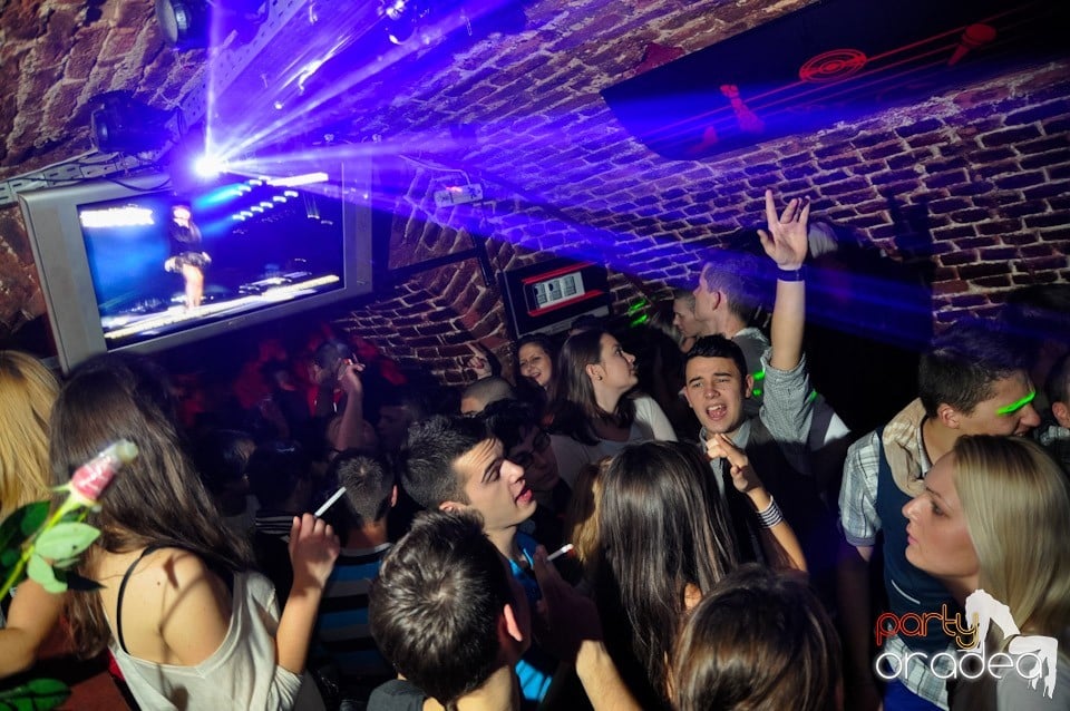 Friday Night Fever în Escape, 