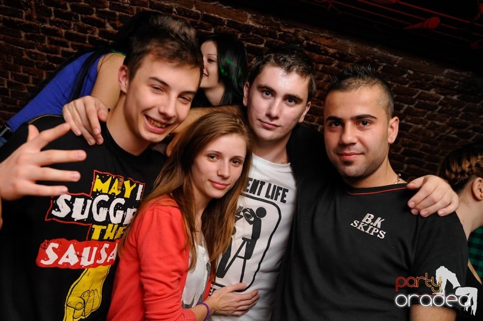 Friday Night Fever în Escape, 