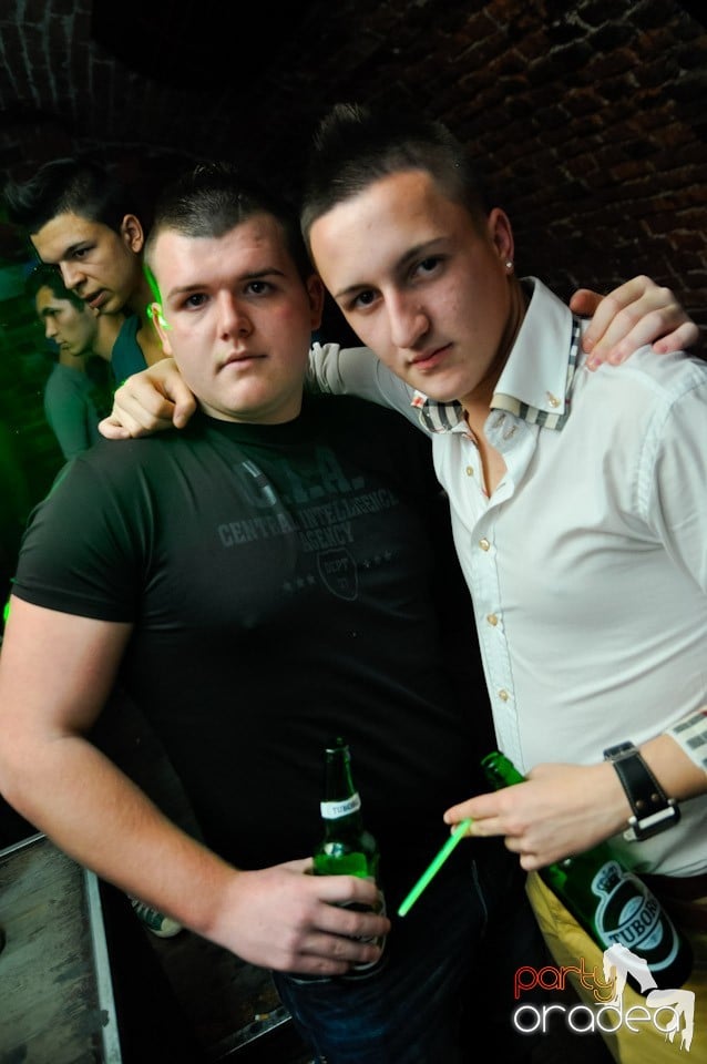 Friday Night Fever în Escape, 