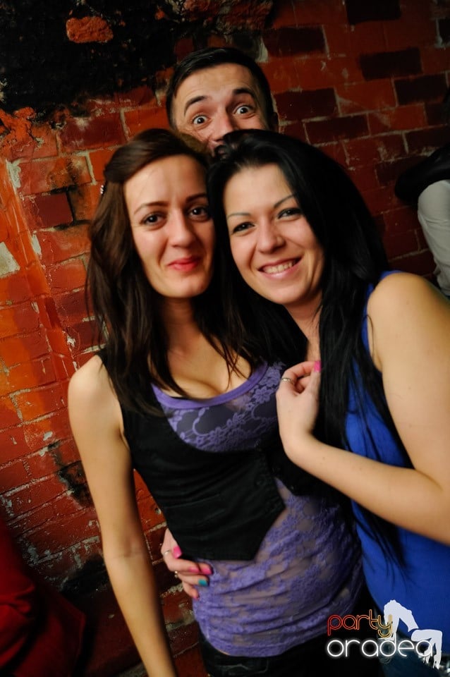 Friday Night Fever în Escape, 