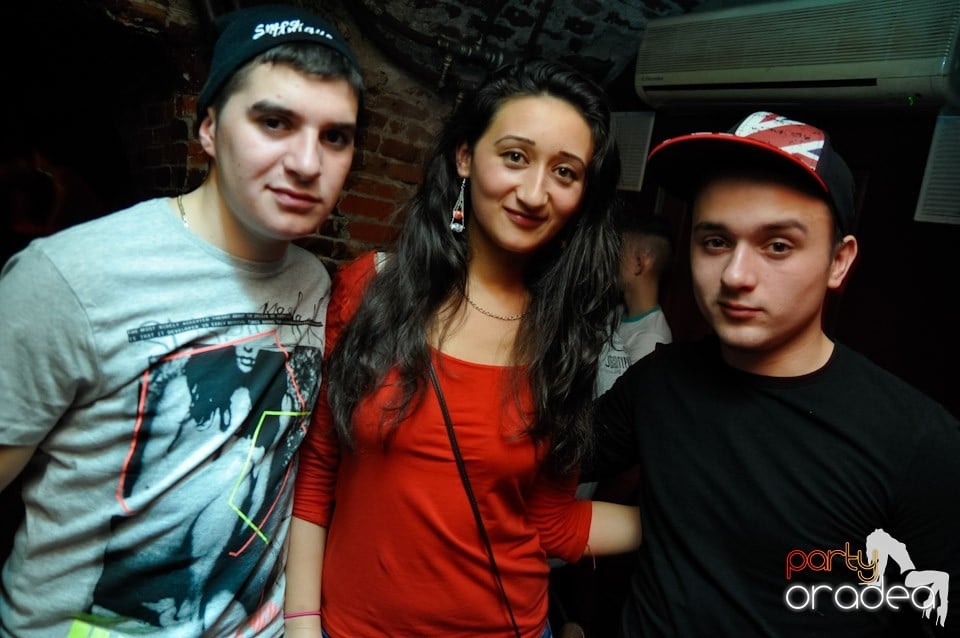 Friday Night Fever în Escape, 