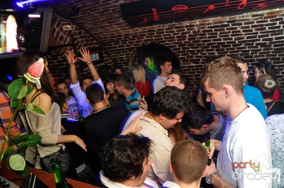 Friday Night Fever în Escape, 