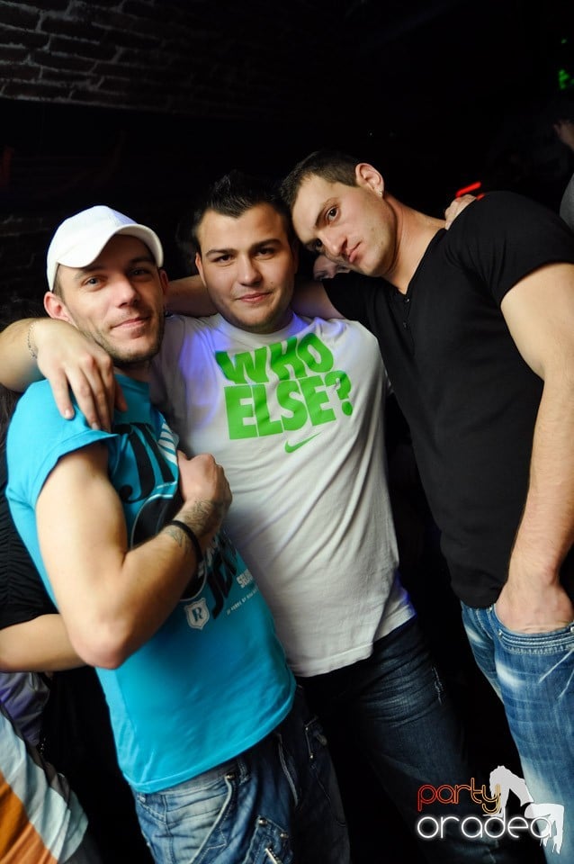 Friday Night Fever în Escape, 