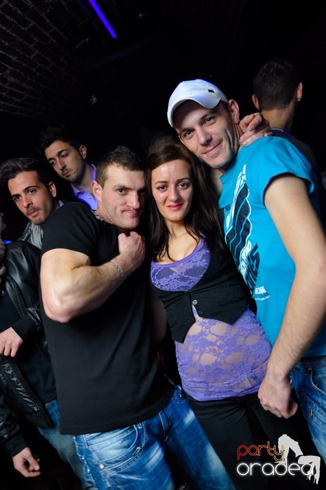 Friday Night Fever în Escape, 