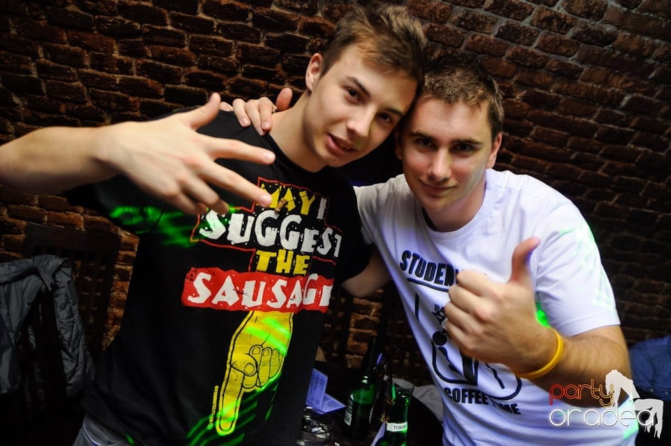 Friday Night Fever în Escape, 