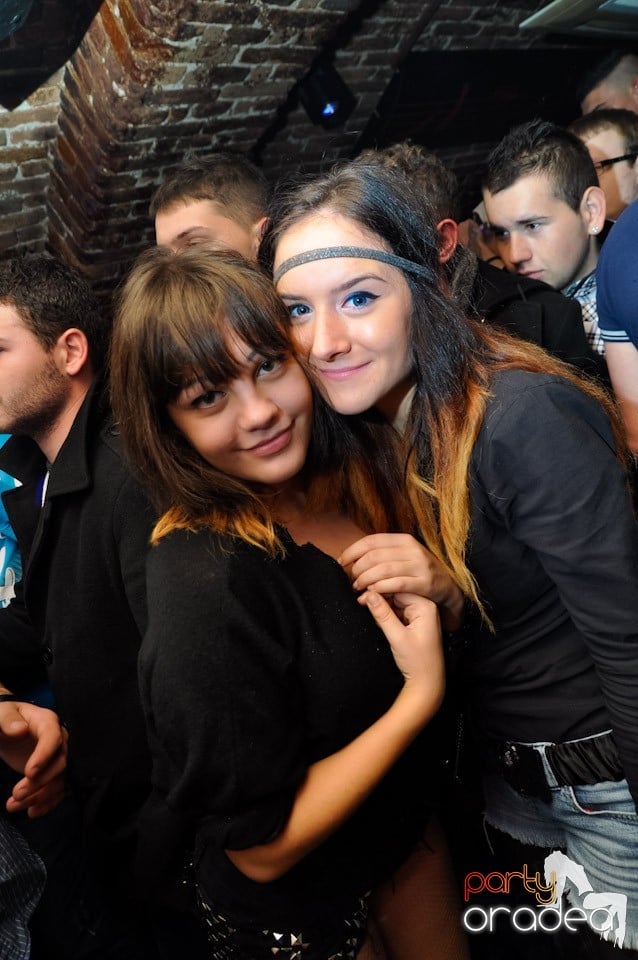 Friday Night Fever în Escape, 