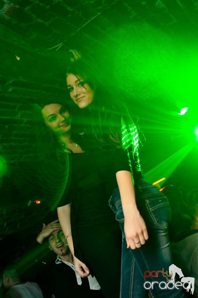 Friday Night Fever în Escape, 