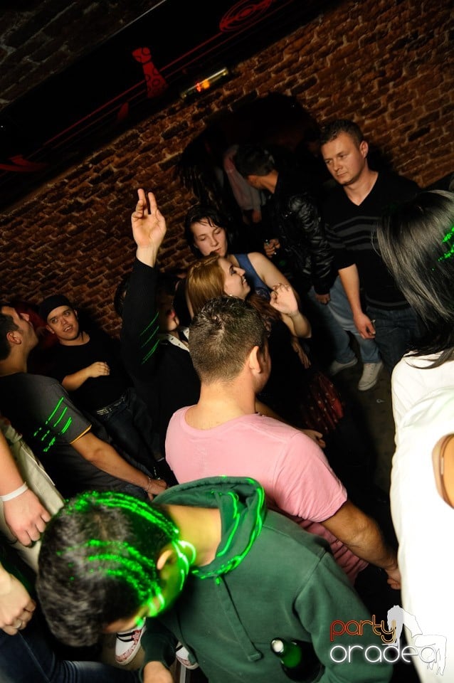 Friday Night Fever în Escape, 