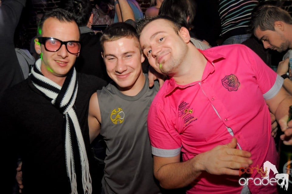 Friday Night Party 2 @ Escape,