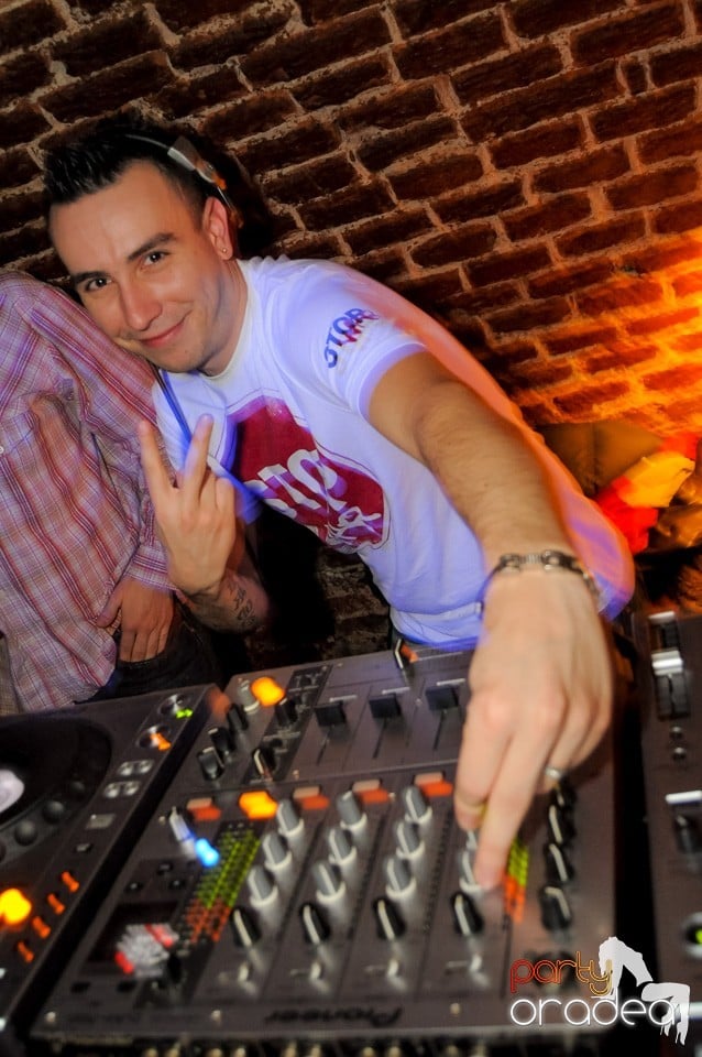 Friday Night Party 2 @ Escape, 