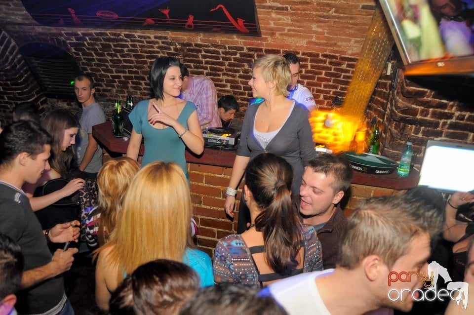 Friday Night Party 2 @ Escape,
