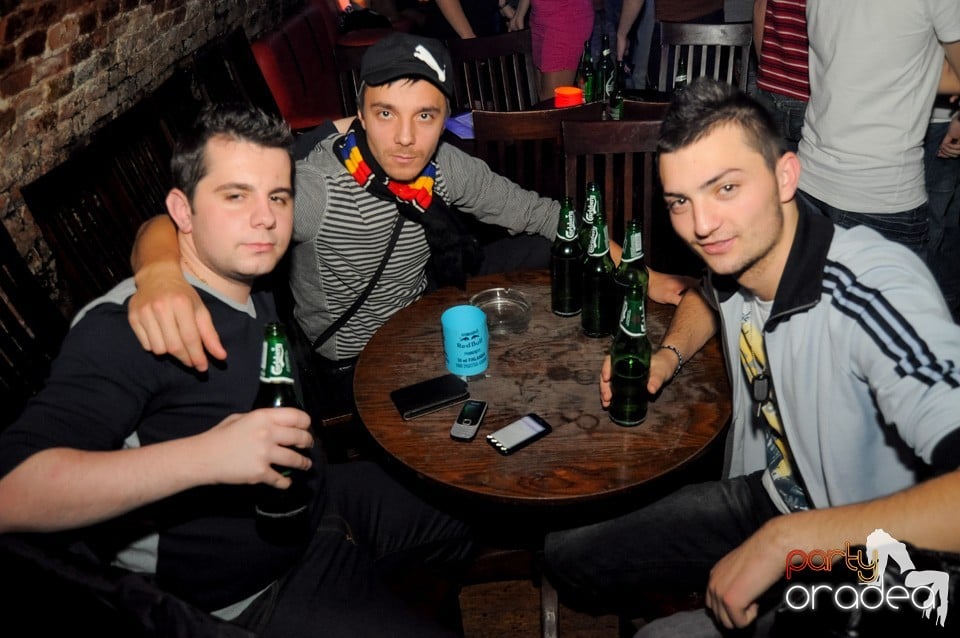 Friday Night Party 2 @ Escape,